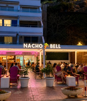 Terrace and entrance of Tex-Mex Nachobell in Torremolinos